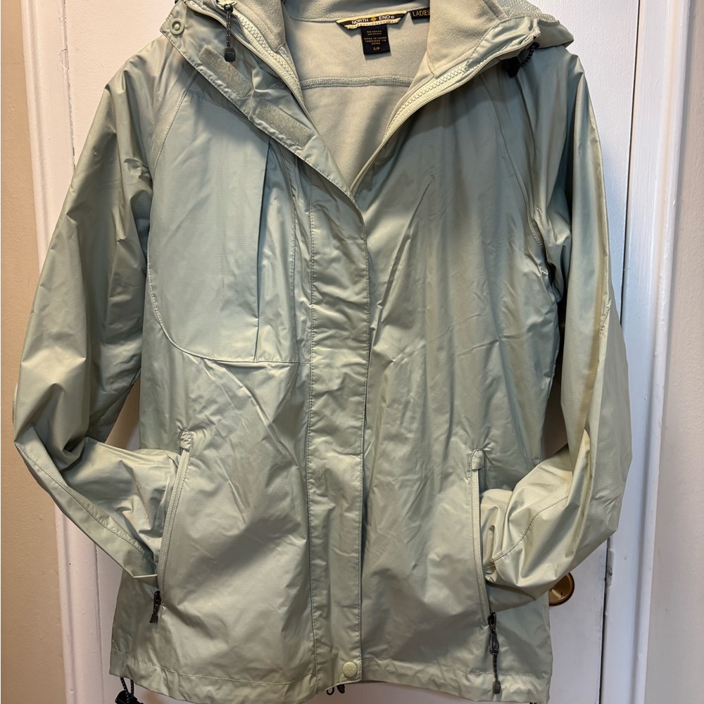 Green Ski Snow Jacket with Hood and Water-Resistant Finish